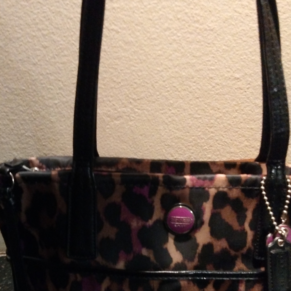 Coach Purple and Black Shoulder Bag with Structured Silhouette - Picture 4 of 16